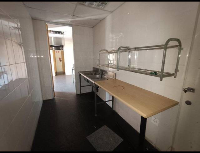 BUSINESS PROPERTY TO RENT IN CONSTANTIA KLOOF